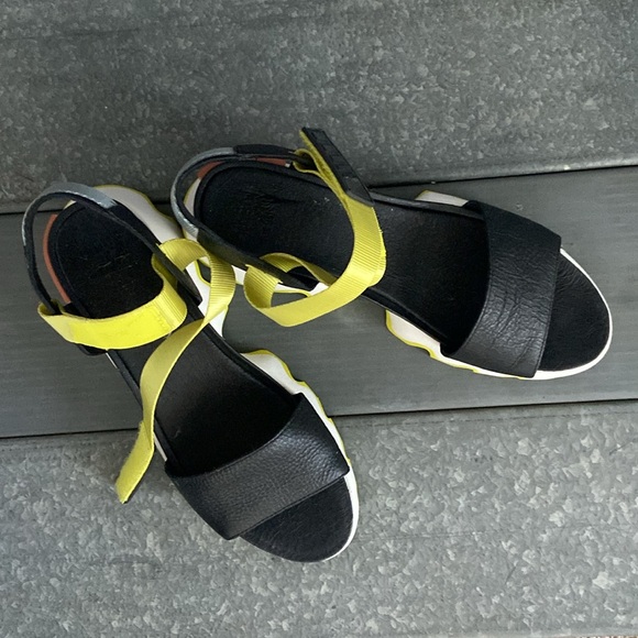 NEW SOREL KINETIC IMPACT SANDAL - Picture 2 of 7